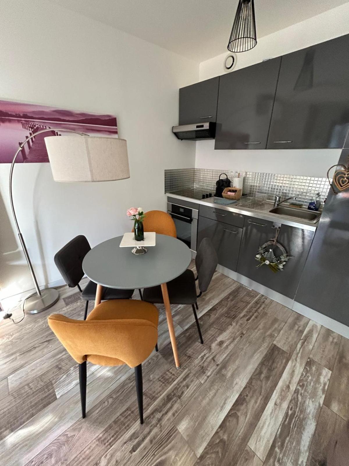 F2 Hypercentre Terrasse Talleyrand Reims Exterior foto